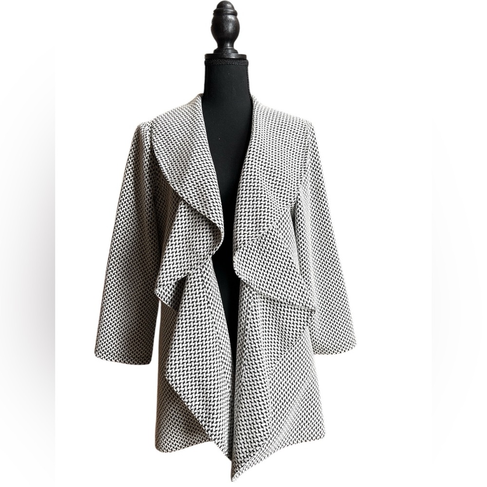 Calvin Klein Women’s Drape-Front Ruffle Cardigan Black & White Size‎ 12 EUC Geo